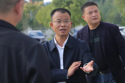 新晃縣委常委、縣委政法委書記楊海濱到我校視察、指導學校工作