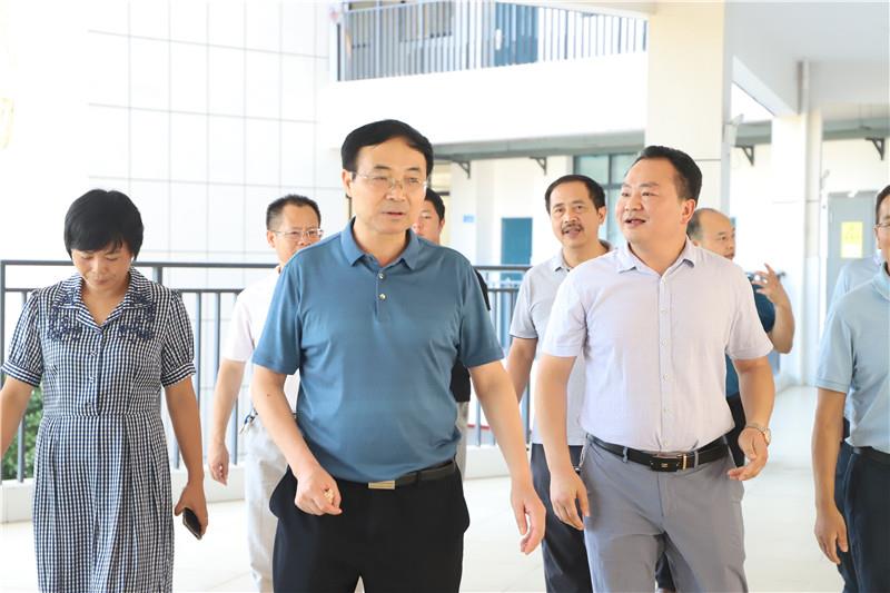 縣委副書記、縣長陸志前一行蒞臨我校調(diào)研指導(dǎo)工作