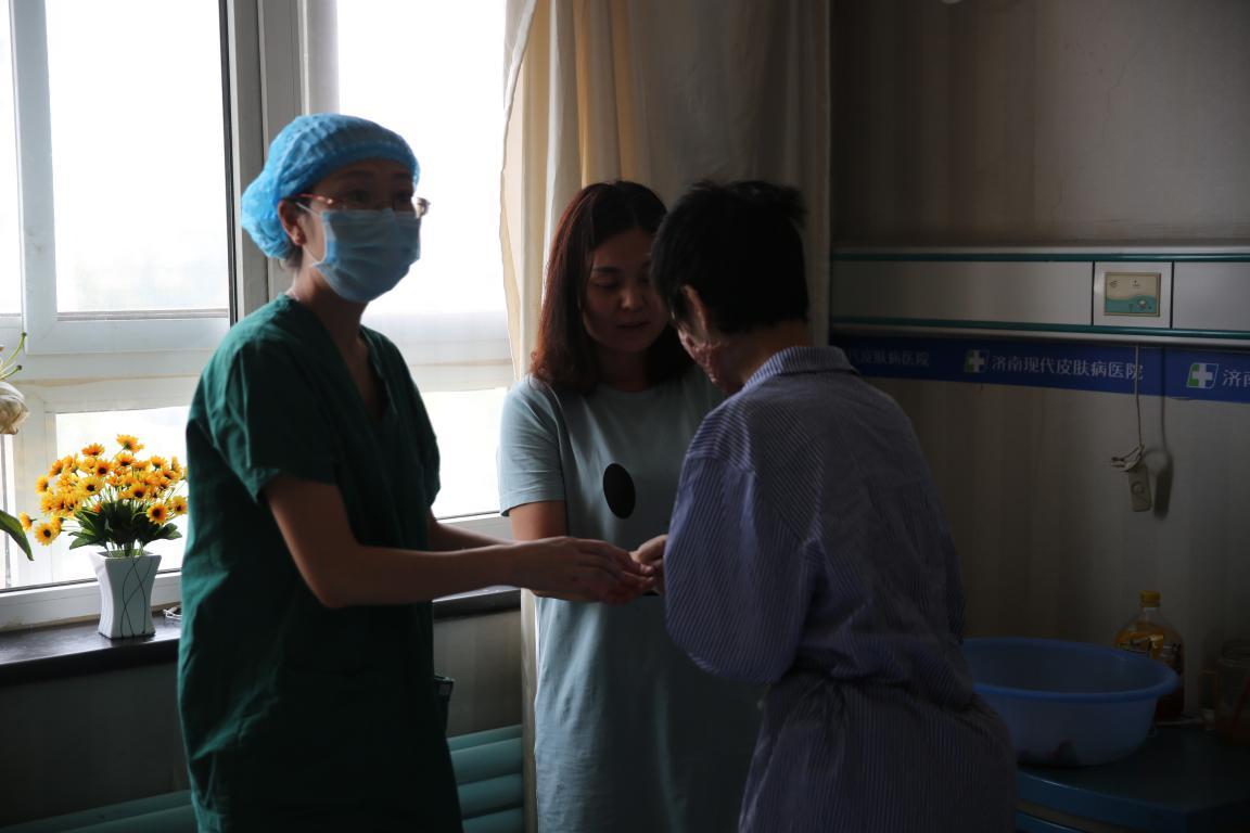 燒傷疤痕美少女手術(shù)成功 現(xiàn)代皮膚病醫(yī)院助她飛過絕望