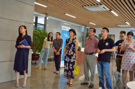 杭州余杭區(qū)人大常委會主任汪宏兒一行到訪銅掌柜