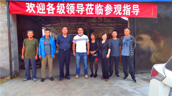 政府三農(nóng)考察 瞄準(zhǔn)財(cái)蜂發(fā)財(cái)樹(shù)“驢寶寶”