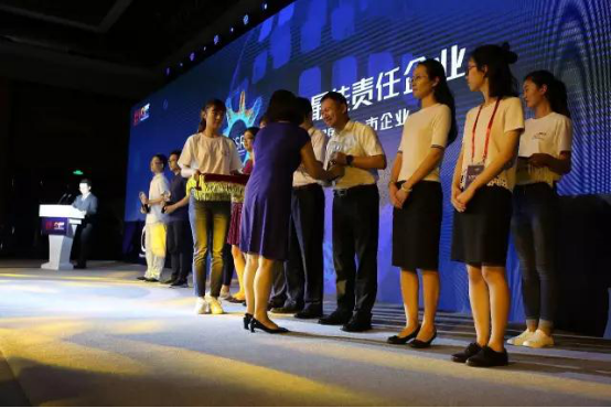 伊利積極推進(jìn)社會責(zé)任體系升級 樹立中國乳企的履責(zé)典范