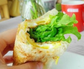 白領薪資竟然不如賣雞蛋餅的大媽？！蜂融網(wǎng)、三益寶：要學習大媽精神！