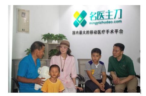 名醫(yī)主刀助力小政政成為一名真正的“男孩”