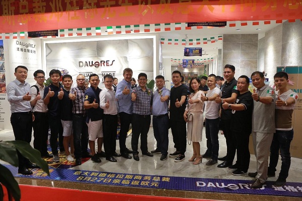 道格拉斯桂林店盛大開(kāi)業(yè) 董事長(zhǎng)鄧柱標(biāo)攜眾嘉賓同賀