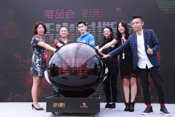 唯品會(huì)攜手駱駝品牌達(dá)成戰(zhàn)略合作 新品首發(fā)挑戰(zhàn)“耐撕”記錄