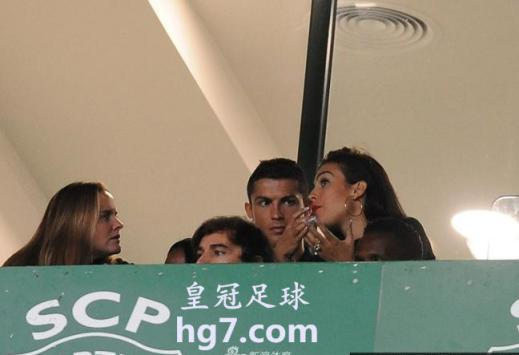 皇冠C羅明年與女友完婚 hg0088世界杯后三喜臨門