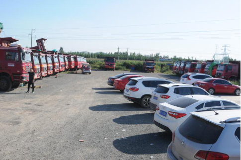  百姓網(wǎng)商戶：愛吃虧還怎么做貨車生意？先富帶后富的唐山車隊