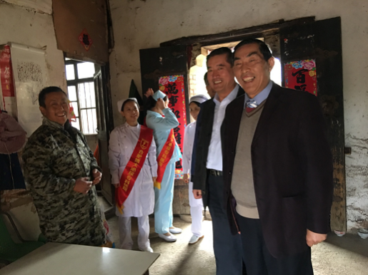 合肥博大醫(yī)院給虹光村的貧困戶送去關懷